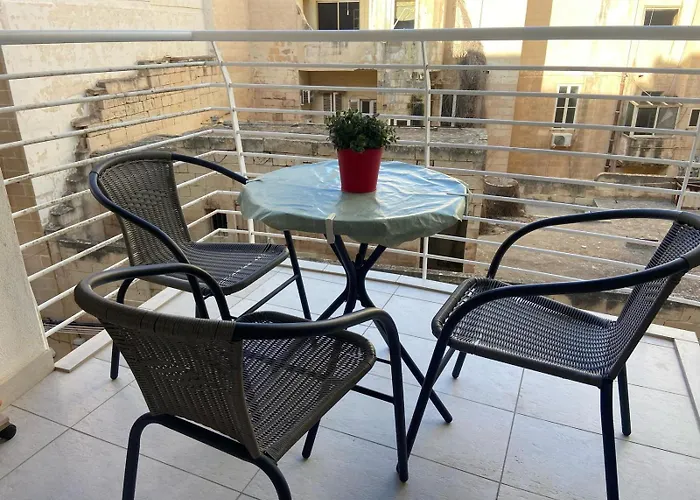 Sliema Apt With Side Seaviews